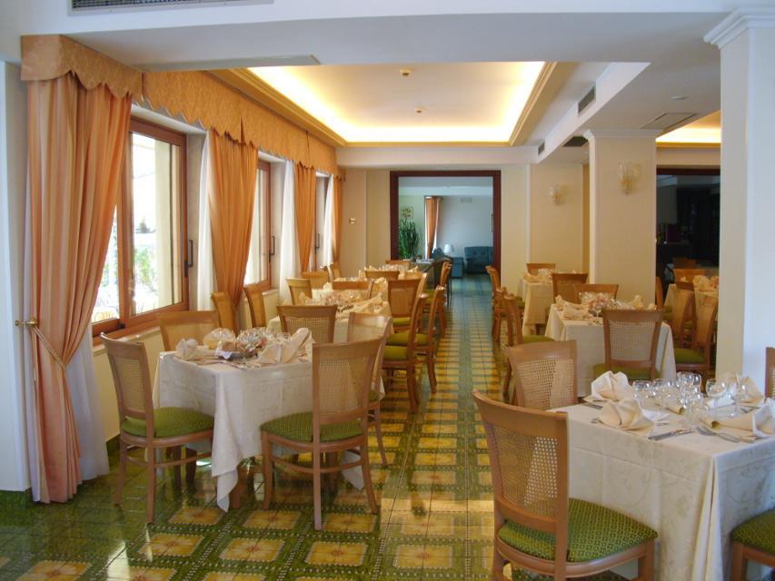 Hotel La Pergoletta SantʼAgata sui Due Golfi