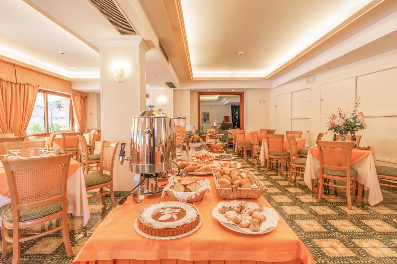 La Pergoletta Hotel SantʼAgata sui Due Golfi